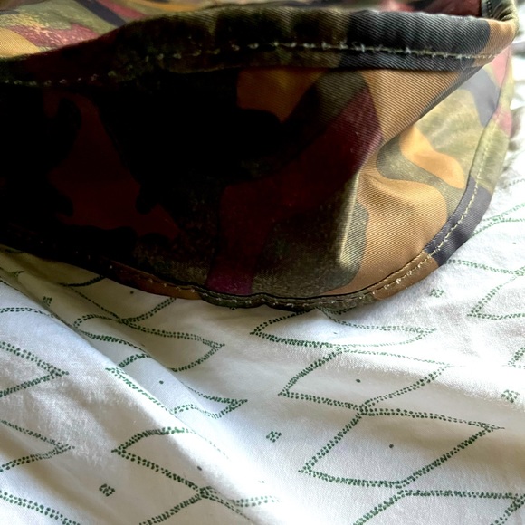 Ahdorned nylon camo messenger bag with adjustable strap - Picture 6 of 10